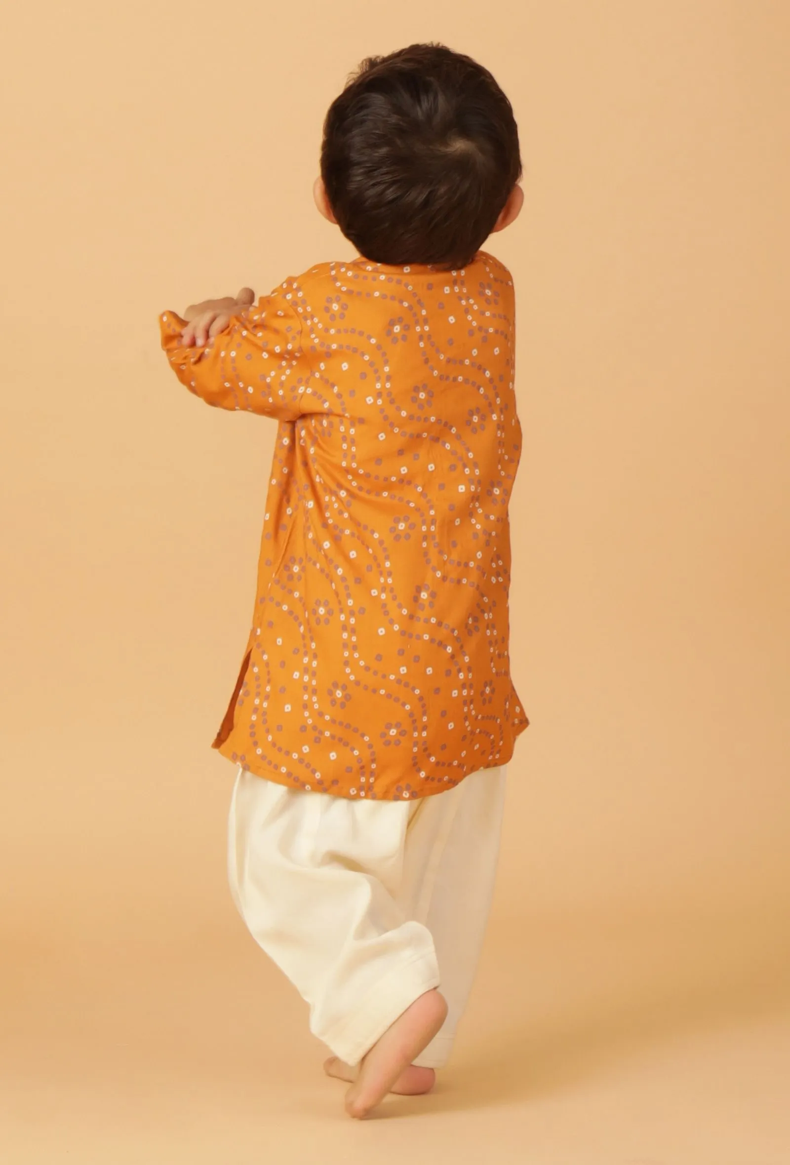 Set Of 2: Aadesh Orange Bandhani Rayon Kurta & Off-White Salwar Pant